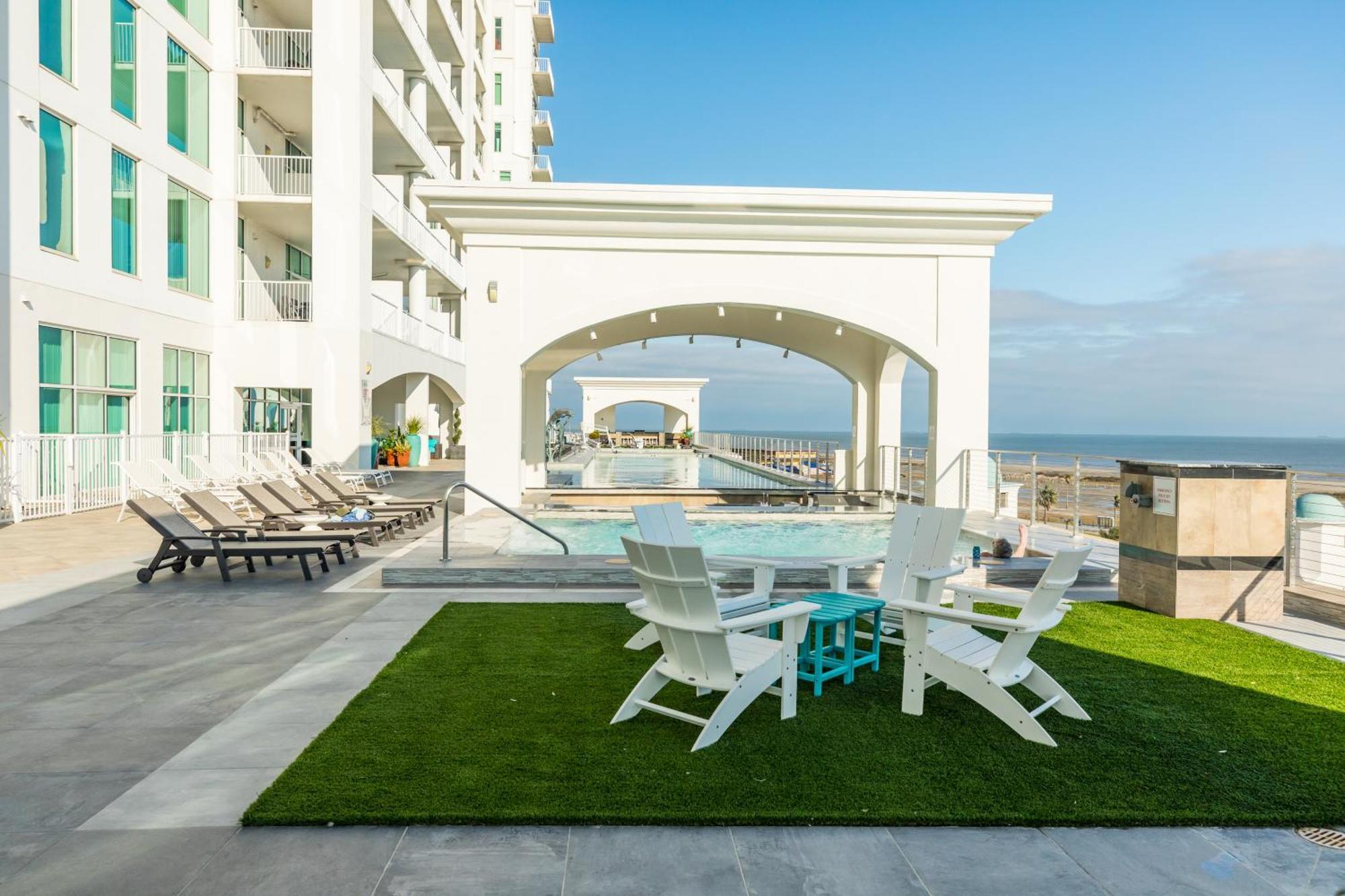 Emerald By The Sea Retreat * Galveston